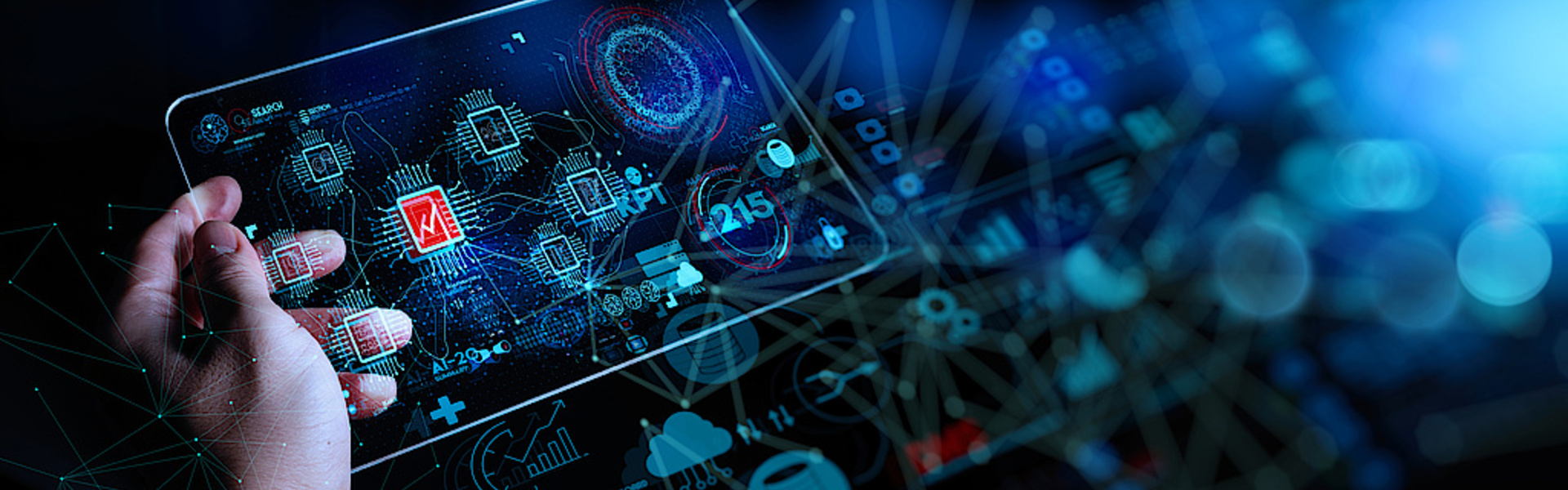 Eine Hand hält ein durchsichtiges Technikinstrument, in dem verschiedene leuchtende Symbole aus dem Digitalen Umfeld dargestellt werden